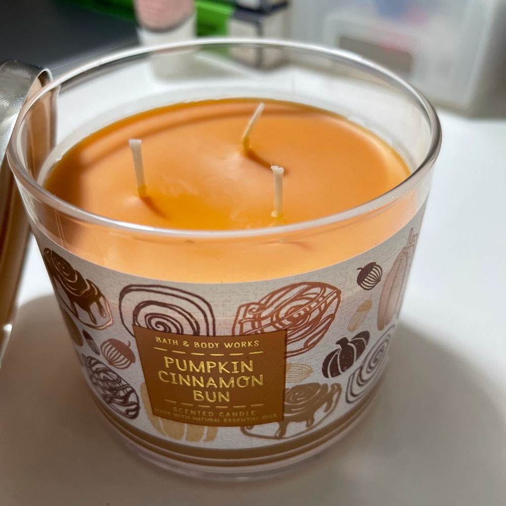 Bath and body works pumpkin cinnamon bun 25